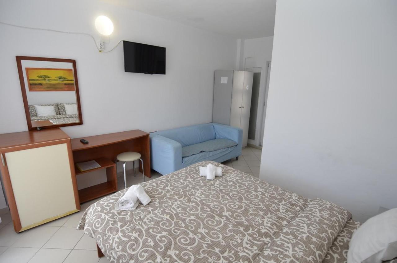 Vila Iunona Hostel
